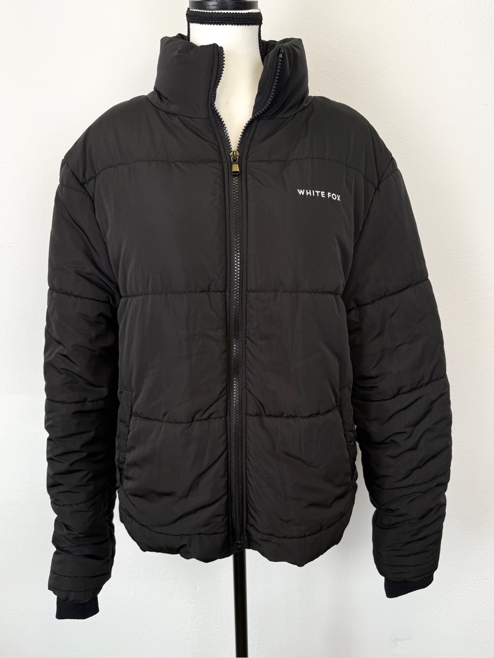 White Fox Boutique Size S/M Black Puffer Jacket